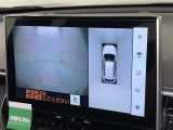 【パノラミックビューモニター】車を真上から見た状態をナビに映し出し、駐車時などをサポート☆クルマの斜め後ろなど、目が届きにくい箇所も確認できるため、いち早く障害物に気が付くことができます!
