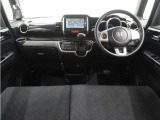 ◆視界広々で非常に運転しやすくロングドライブでも疲れを感じさせないすっきりとまとまったインパネ周りです。