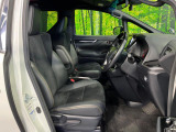 運転席シート廻りは使用感も少なく、良好な状態となっています。丁寧に使われていたことがよくわかりますね。