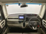 【前方視界】開放的な前方視界!運転がしやすく疲れにくいです♪窓が大きく、見通しがとっても良いおクルマですよ♪