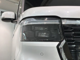 LEDヘッドライトは、点灯の瞬間から最大光量を発揮し、突然暗くなるトンネルなどでの安定感を高めます。