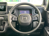 インテリアに合わせたデザインのステアリングは、運転される方のことも考え、運転しやすい形状、大きさです。是非一度、実際に触ってお確かめください。