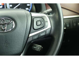 【レーダークルーズコントロール】アクセルペダルを踏まなくても、車間制御モードでは、先行車の車速変化に合わせた追従走行を行い、自動的に加速・減速・停止をします。