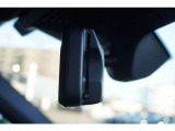 BMW純正のミラー一体型ETC車載器を装備しています。運転席からの視界を遮ることなく、インテリアの洗練されたデザインを損なわないスマートな配置が特徴です。