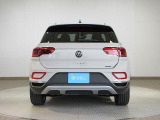リアのVWロゴを押すとバックドアを開けることができます☆