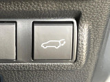 【パワーバックドア】スマートキーや運転席のボタンを押すだけでリアゲートが自動で開閉します!荷物を持っている時や、高い位置にあるバックドアを閉める際に便利な機能です♪