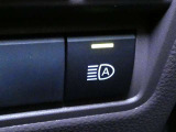【オートマチックハイビームヘッドライト】ハイビーム走行時に対向車や前走車をカメラで認識して自動的にロービームにする機能が装備されています。※道路環境などによっては作動しない場合があります。