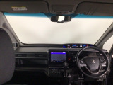 【前方視界】開放的な前方視界!運転がしやすく疲れにくいです♪窓が大きく、見通しがとっても良いおクルマですよ♪