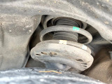 お車を安心してお乗りいただく為には、足回りの定期点検が欠かせません。サービスサポート(有償保証)では無料点検もご提供しており、安心のカーライフをお過ごしいただけるサポート体制が整っています。