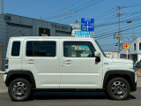 メーカー保証となります。一般保証は新規登録日より初回車検日まで(3年60,000km)、特定保証は新規登録日より5年100,000kmまでとなります。