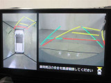 パノラミックビューモニター付きです。車両を上から見たような映像をディスプレイオーディオ画面に表示。運転席からの目視だけでは見にくい、車両周辺の状況をリアルタイムでしっかり確認できます。