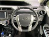 インテリアに合わせたデザインのステアリングは、運転される方のことも考え、運転しやすい形状、大きさです。是非一度、実際に触ってお確かめください。