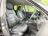 運転席シート廻りは使用感も少なく、良好な状態となっています。前オーナー様が丁寧に使っていたことがよくわかりますね。
