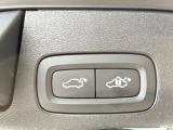 【パワーバックドア】スマートキーや運転席のボタンを押すだけでリアゲートが自動で開閉します!荷物を持っている時や、高い位置にあるバックドアを閉める際に便利な機能です。