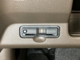 ハンドルの左下にETCがついています。高速道路の料金所の通過も楽々です。カードの取り出しもしやすい場所についています。