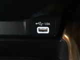 【USBポート】USBポートも装備されています♪スマートフォンのオーディオに連携も可能です。今や欠かせない装備の一つです!