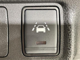 【車線逸脱防止支援システム(インテリジェントLI/LDP)】車線からはみ出しそうになると、車線内を走行するようにステアリング操作をサポートします!機能には限界があるためご注意ください。