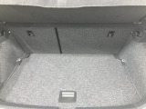 ●すっきりとした見た目のスクエア形状のラゲッジスペースです。また荷物が多い時、急なお買いものの際にもリヤシートを倒していただくことにより十分なスペースを確保できます。