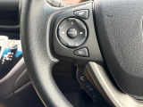 ★オーディオコントロールスイッチ★ステアリングにはオーディオコントロールスイッチが付いていますので、目線を正面から外すことが無く、また、ステアリングから手を離さずにオーディオ操作ができます