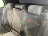 シートは適度な硬さによって長時間の運転でも疲れにくいと定評があります。国産車とは全く違った座り心地ですが、長年培われた欧州の椅子文化をご体感ください。