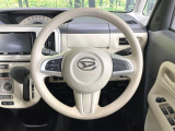 インテリアに合わせたデザインのステアリングは、運転される方のことも考え、運転しやすい形状、大きさです。是非一度、実際に触ってお確かめください。