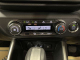 オートエアコン♪お好みの温度に設定するだけで車内を快適空間にしてくれますよ♪