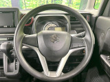 インテリアに合わせたデザインのステアリングは、運転される方のことも考え、運転しやすい形状、大きさです。是非一度、実際に触ってお確かめください。