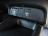 便利な充電用USBジャック、12V電源ソケットを設置しております。