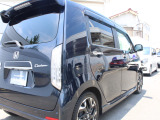 当社の優秀なスタッフがしっかり点検整備をさせていただいてからご納車いたします!さらに!ワイパーゴム、エレメント、エアクリーナーを新品交換させて頂いています!