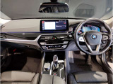 ☆センターパネルを運転席側に僅かに傾けたBMW独特のインパネ☆【駆け抜ける歓び】はここからもスタートしております☆