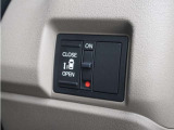 ◆片側電動スライドドア◆狭い駐車場でも乗り降りが楽々♪お子様が隣の車にドアを当ててしまう心配もございません!小さなお子様連れの方もこれで安心。