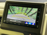 【バックカメラ】駐車時に後方がリアルタイム映像で確認できます。大型商業施設や立体駐車場での駐車時や、夜間のバック時に大活躍!運転スキルに関わらず、今や必須となった装備のひとつです!