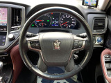 【純正革巻きステアリング】上質な革を使用することで、手にしっかり馴染みとても運転しやすいハンドルです♪