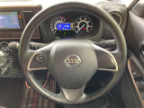 【純正革巻きステアリング】上質な革を使用することで、手にしっかり馴染みとても運転しやすいハンドルです♪