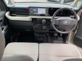 室内はルームクリーニングを行い納車になりますので納車後も快適な車内でお出かけできますよ