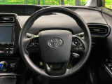 【純正革巻きステアリング】上質な革を使用することで、手にしっかり馴染みとても運転しやすいハンドルです♪