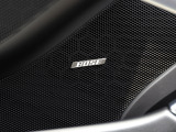 BOSEサラウンドサウンドシステムは、車内の音響特性に合わせて的確にチューニングされており、コンサートホールのようにバランスに優れた原音を忠実に再現した音響パターンを生み出します。