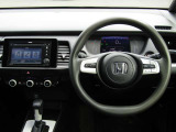 太すぎないので、女性も握りやすく運転しやすいですよ!