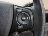 ◆アダプティブクルーズコントロール◆予め設定した車速内でクルマが自動的に加減速。前走車との適切な車間距離を維持しながら追従走行します。【LKAS】車線維持支援システムでステアリング操作を支援。