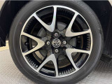 「トヨタ純正アルミホイール」を装着!純正なので車のデザインともマッチしています。高級感やスポーティーさを際立たせてくれます。