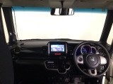 【前方視界】開放的な前方視界!運転がしやすく疲れにくいです♪窓が大きく、見通しがとっても良いおクルマですよ♪