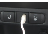 運転席と助手席にシートヒーターが付いています。