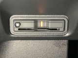 ハンドルの左下にETCがついています。高速道路の料金所の通過も楽々です。カードの取り出しもしやすい場所についています。