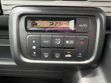 オートエアコン機能付きで車内も快適です。