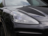 LEDヘッドライト(PDLS+)は、ダイナミックレベライザー、コーナリングライト、車速感応式ヘッドライトコントロール、ハイビームアシスタントが備わり、近遠距離や横方向の照射を的確にし安全性を高めます。