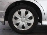 ◆純正ホイール装着車◆シンプルなデザインのホイールキャップ付きです。