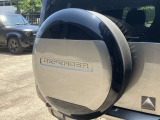 【スペアホイールカバー(ボディ同色) メーカーop価格￥79000】スペアタイヤを泥や汚れ、日焼けから保護します。伸縮性のある調整バンドで簡単に装着が可能です。