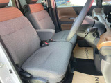 運転席は広くゆったりとした空間です。