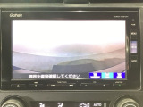 【バックカメラ】運転が苦手な方も車庫入れラクラクです!ギアをリバースに入れれば自動的に切り換わりますので、面倒な操作は不要です♪狭い駐車場もお車を傷つけず安心ですね!