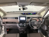 【前方視界】開放的な前方視界!運転がしやすく疲れにくいです♪窓が大きく、見通しがとっても良いおクルマですよ♪